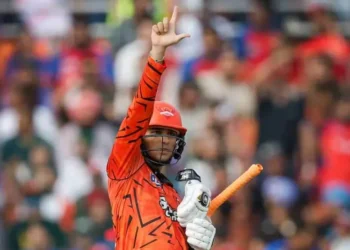 5वीं बार 20 से कम गेंद में फिफ्टी, पावरप्ले का रिकॉर्ड भी ध्वस्त, अभिषेक ने गर्दा उड़ा दिया