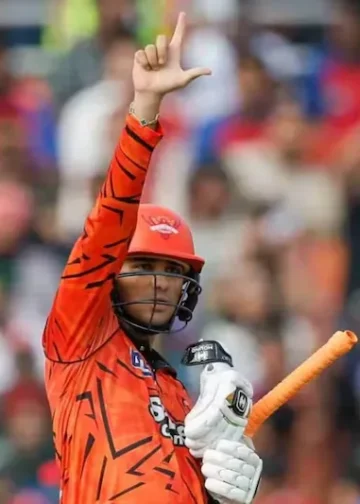 5वीं बार 20 से कम गेंद में फिफ्टी, पावरप्ले का रिकॉर्ड भी ध्वस्त, अभिषेक ने गर्दा उड़ा दिया