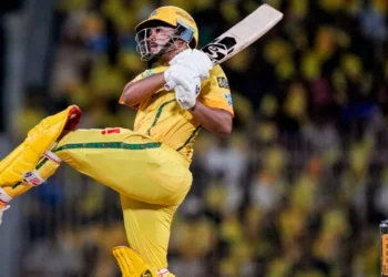 25 करोड़ के खिलाड़ी का 17 साल के आयुष म्हात्रे ने निकाला धुआं, ठोक दिए इतने रन