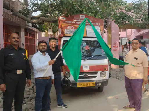 दैनिक भास्कर की ‘प्रधान रेटिंग’ पहल शुरू:अलीगंज में ब्लॉक प्रमुख प्रतिनिधि ने प्रचार वाहन को दिखाई हरी झंडी